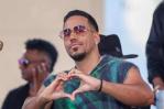 Video | Romeo Santos sube por primera vez a su hijo mayor al escenario por un motivo muy especial