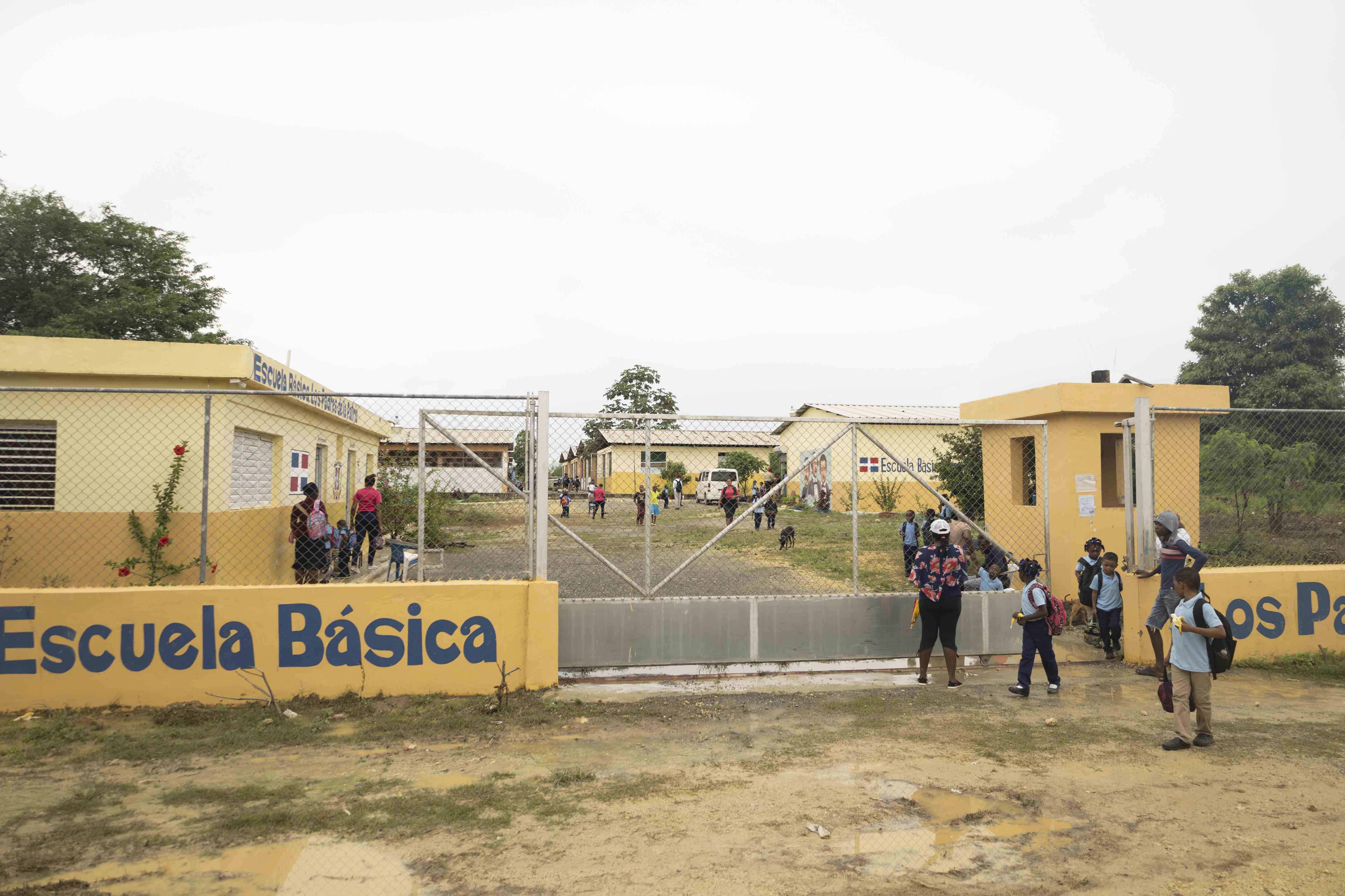 Fachada del Centro Educativo Padres de la Patria.