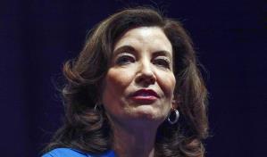 Critican a gobernadora de Nueva York por decir que colaboraría con Trump en deportaciones