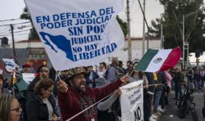 Bloqueos obligan al Congreso mexicano a votar reforma judicial en otra sede. Suprema Corte, al paro