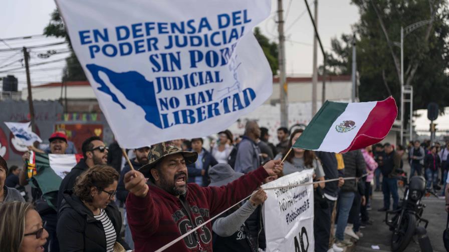 Bloqueos obligan al Congreso mexicano a votar reforma judicial en otra sede. Suprema Corte, al paro