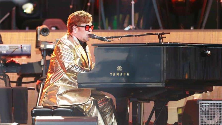 Elton John se recupera de una infección ocular grave que le dejó la vista limitada