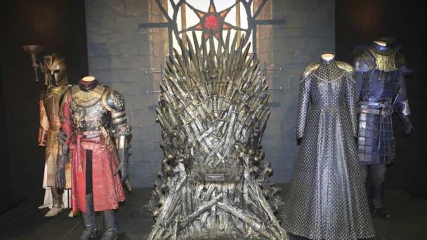 Cientos de objetos de “Game of Thrones” serán subastados, incluyendo la espada de Jon Snow