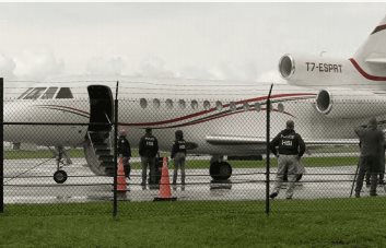 Trump llama estúpidos a los demócratas tras confiscación de avión de Maduro