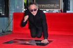 Tim Burton recibe estrella en el Paseo de la Fama de Hollywood