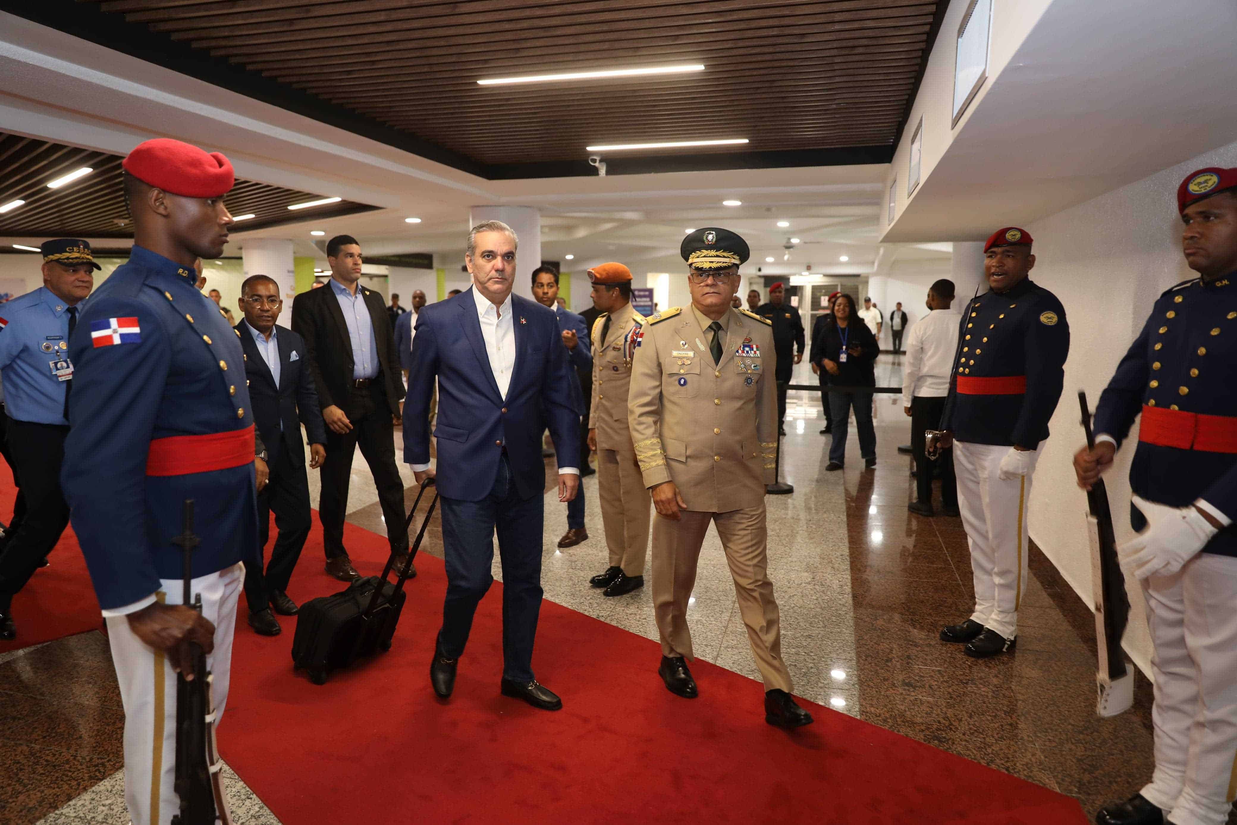 El presidente Luis Abinader salió desde el Aeropuerto Internacional de las Américas.