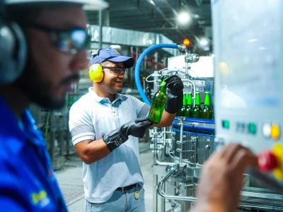 Industrias de RD se endeudan en dólares por menor costo financiero