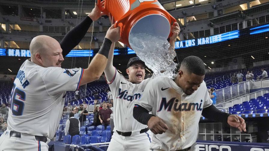 Sencillo remolcador de Edwards en la décima lleva a triunfo 4-3 de Marlins ante Nacionales