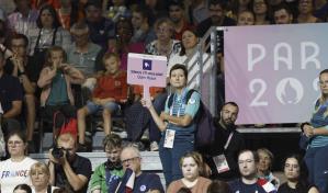 En Juegos Paralímpicos, aficionados aprenden cuándo guardar silencio para discapacitados visuales