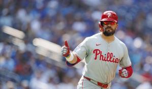 Schwarber empata récord de Soriano en las mayores y Filis vencen 4-2 a Azulejos