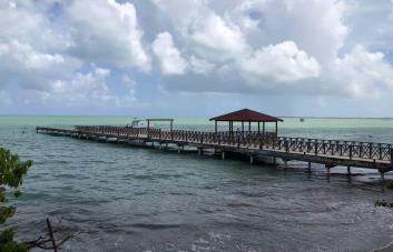 Ciudadanos esperan la reconstrucción del muelle de Miches, a casi dos años de su colapso