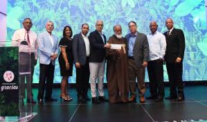 Sociedad de Medicina Interna celebra logros con encuentro de acción de gracias