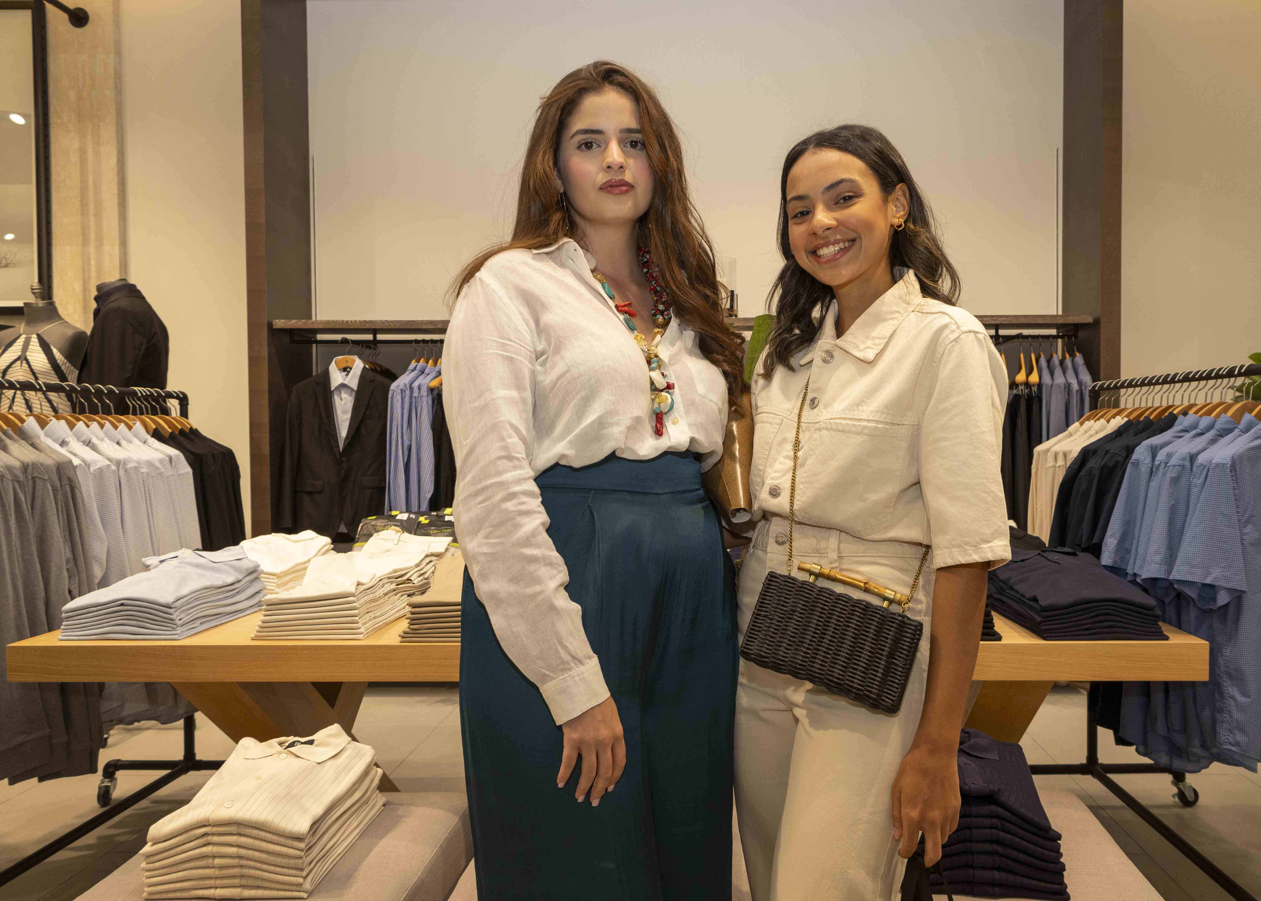 Claudia Entrena y Antonella González.