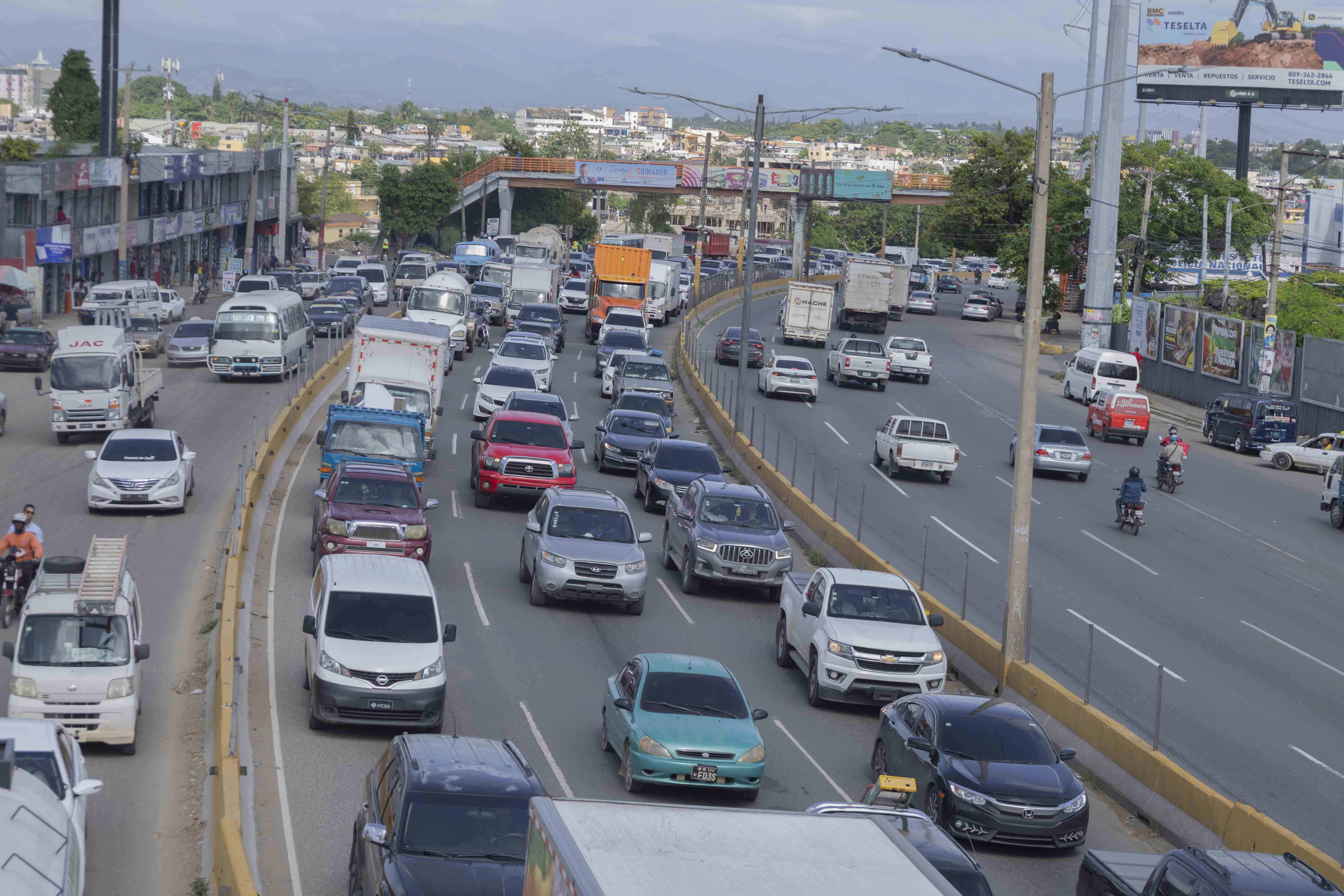 Tapón en el 9 de la autopista Duarte.<br>