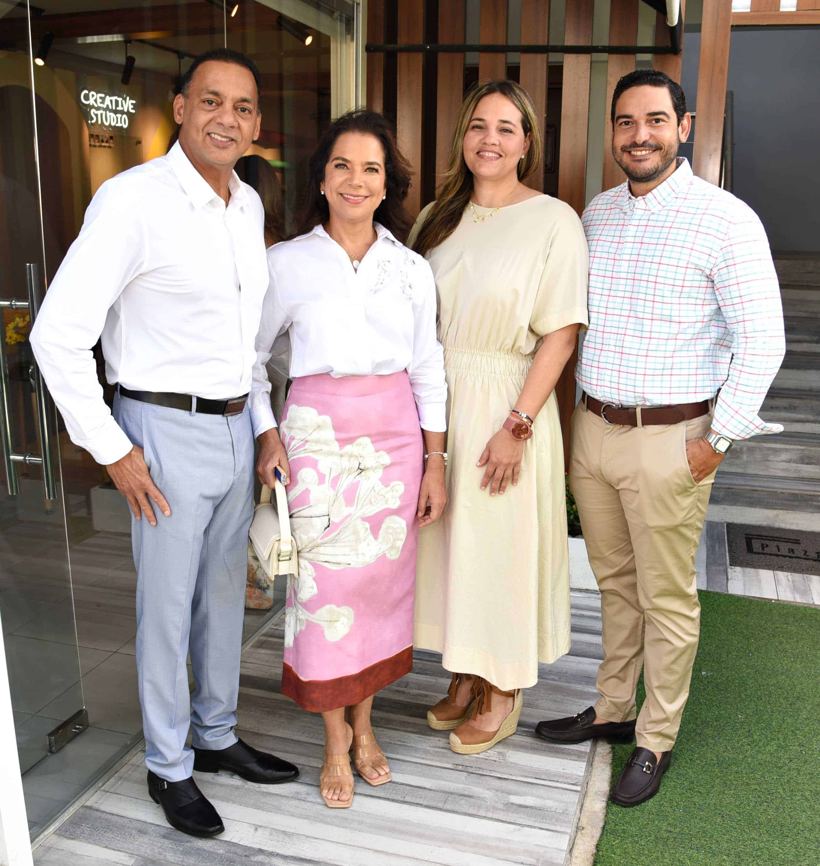 Francisco José García, Berenice Joga de Garcia, Carolina Aquino y Alexander Montes de Oca.