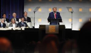 Trump promete impulsar economía de EEUU recortando gasto federal e impuestos corporativos