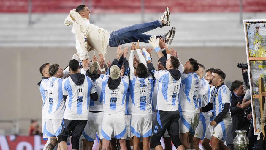 Mensaje de Messi y ovación a Di María en homenaje tras su retiro de Argentina