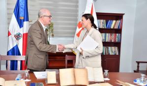 Embajada de RD en México entregó al AGN 53 títulos de la biblioteca de Pedro Henríquez Ureña