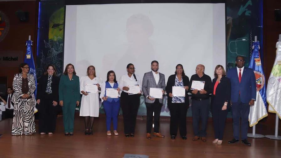 UASD y CONANI certifican a 64 colaboradores