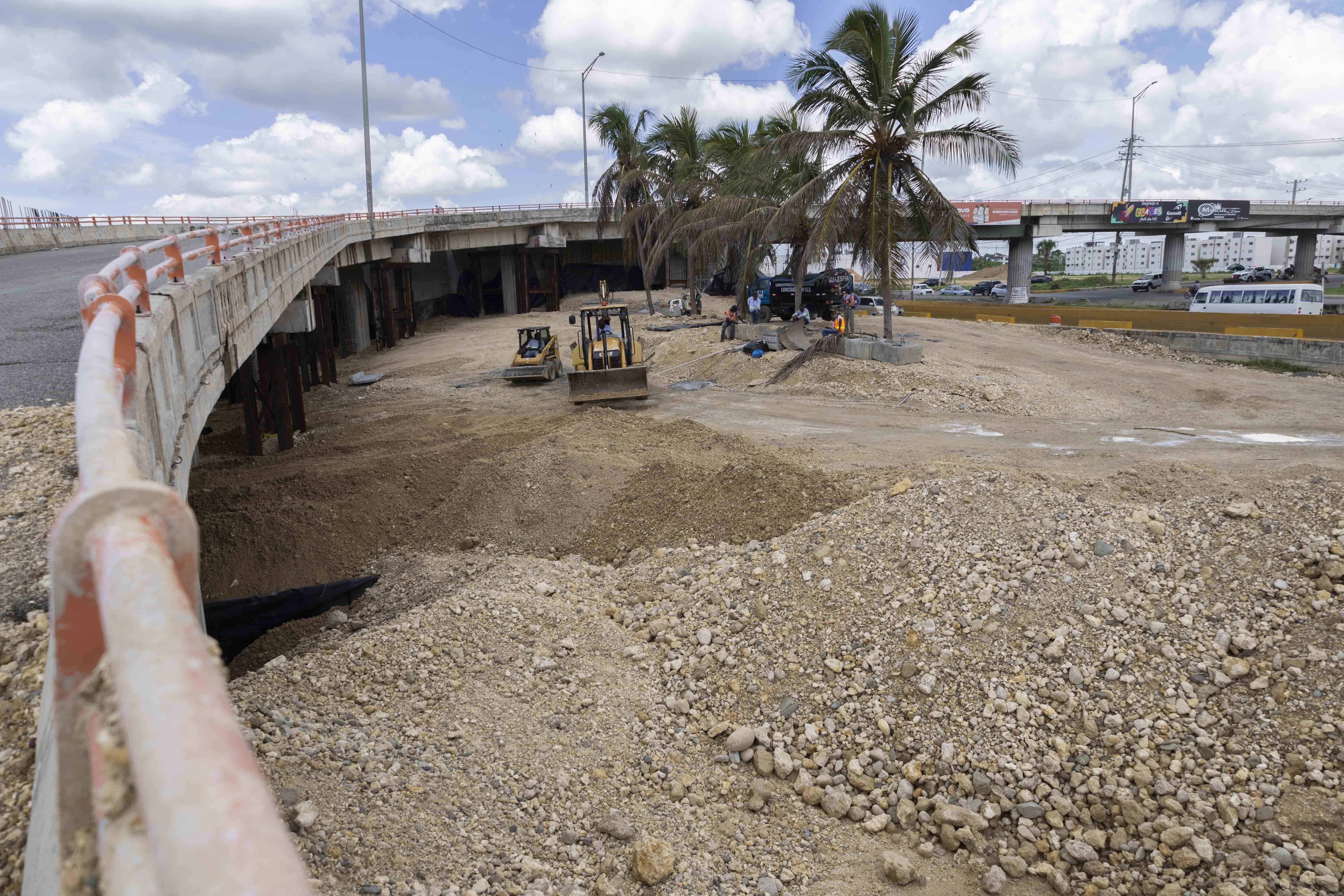 En el puente de la Hípica se está trabajando. 