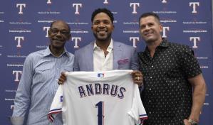 Andrus firma contrato simb&oacute;lico de 1 d&iacute;a para retirarse oficialmente con Rangers