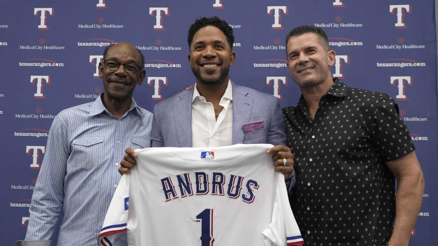 Andrus firma contrato simbólico de 1 día para retirarse oficialmente con Rangers