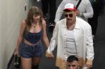 Taylor Swift aparece en el estadio para atestiguar triunfo de Kelce y Chiefs sobre Ravens