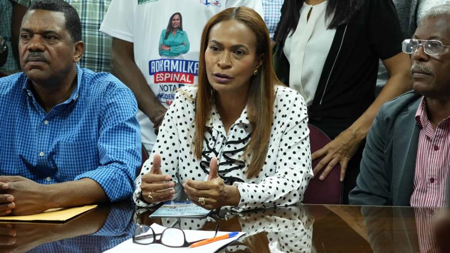 Regidora de la Fuerza del Pueblo Adhamilka Espinal inscribe su candidatura a la presidencia de ADP