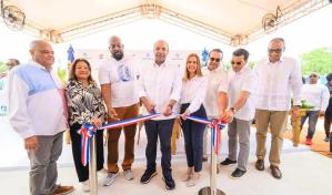 Banreservas entrega remozado estadio de softbol de San Luis y parque infantil de San Pedro