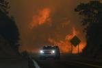 Un incendio sin controlar obliga a evacuar a miles de personas en el sur de California Un incendio sin controlar obliga a evacuar a miles de personas en el sur de California