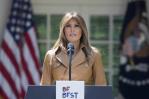 Melania Trump defiende sus desnudos en revistas para adultos: Deberíamos honrar nuestros cuerpos Melania Trump defiende sus desnudos en revistas para adultos: Deberíamos honrar nuestros cuerpos