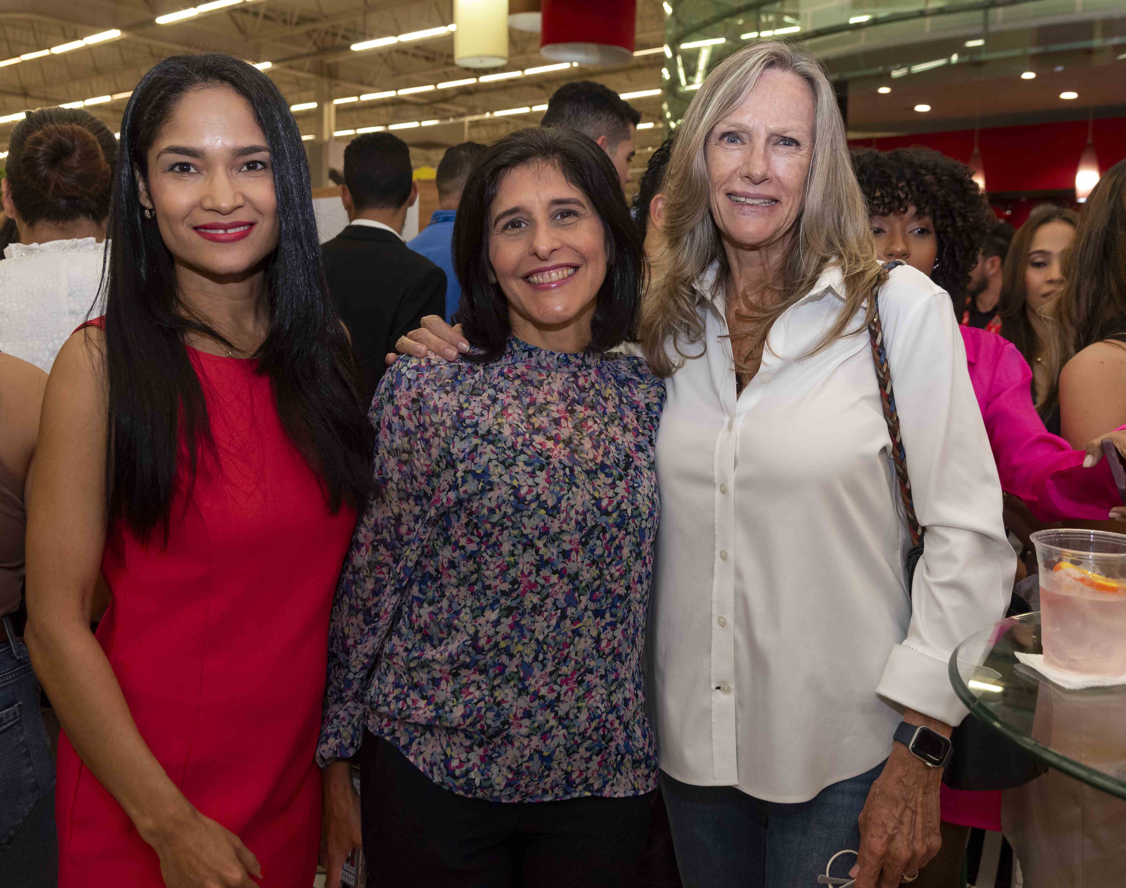 Andreina Matos, Tansi Santos y Brigitte Rinkel.
