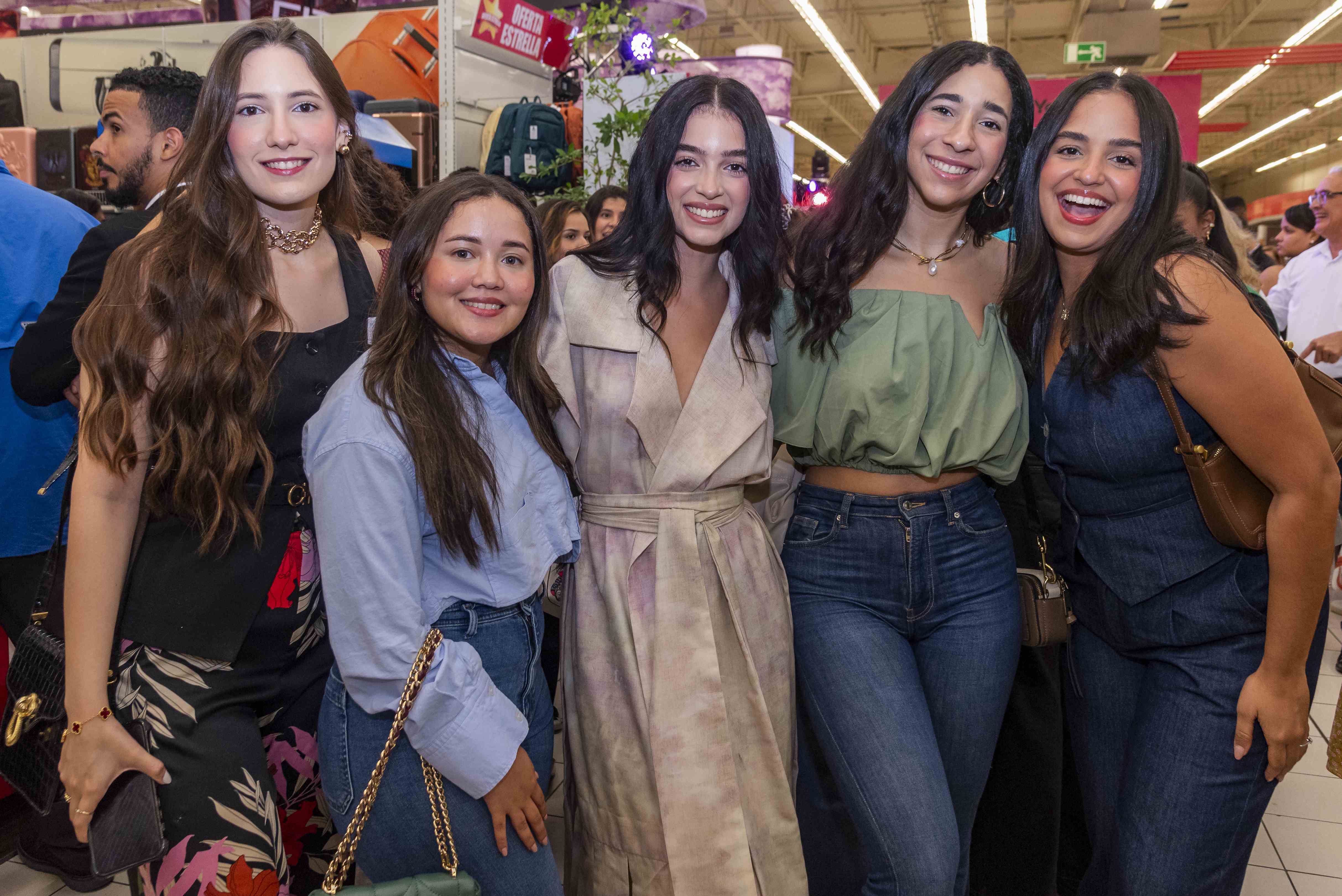 Krystie Amiama, Franchesca Morel, Ashby Demorizi, Ana María Mercedes y Elsa Guzmán. 