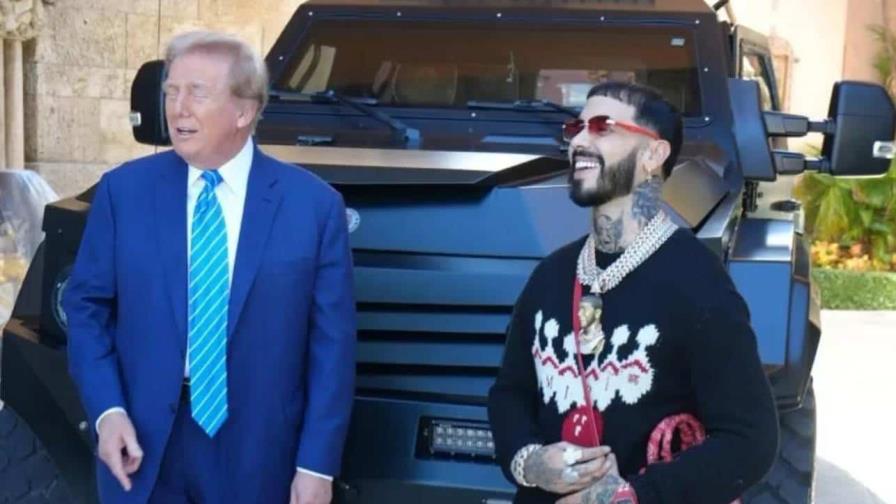 El reguetonero Anuel AA visita a Trump en su casa y llama de nuevo a votar por él El reguetonero Anuel AA visita a Trump en su casa y llama de nuevo a votar por él