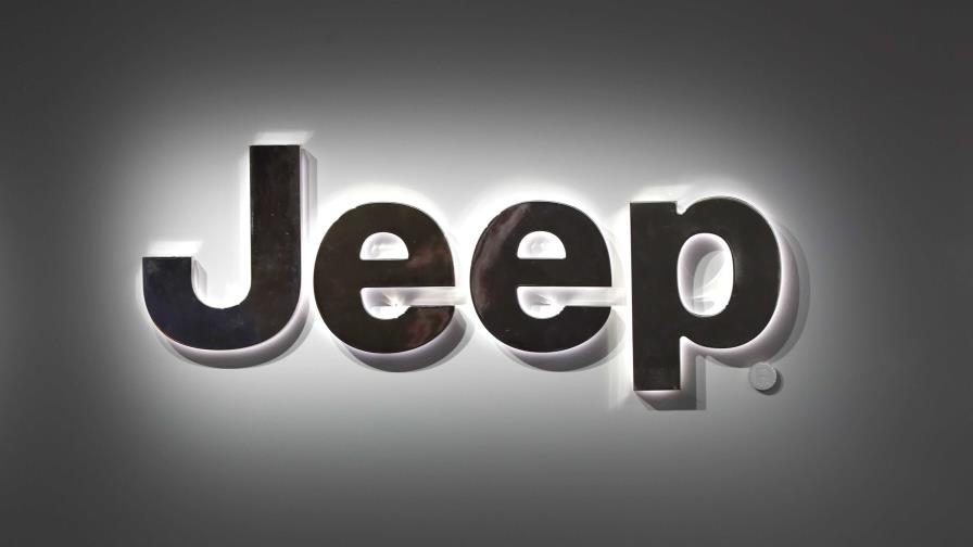 Reguladores de EE.UU. investigan informes de que motores de camionetas Jeep pueden incendiarse Reguladores de EE.UU. investigan informes de que motores de camionetas Jeep pueden incendiarse