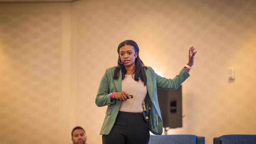 Dominicana Betzaida Ubrí expone en la III Convención Educativa en Puerto Rico