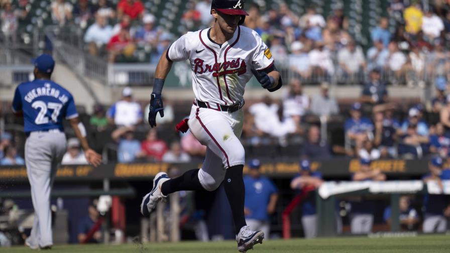 Bravos remontan para vencer 4-3 a los Azulejos en la 11 entradas y alcanzan a los Mets en el comodín