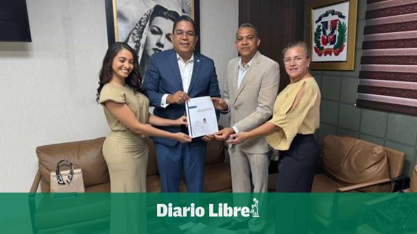 Entregan propuesta para que la gigantomastia esté dentro de ARS