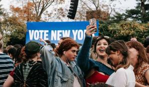 La Gen Z ve atenta planes de Harris y Trump sobre deuda estudiantil, vivienda y empleos