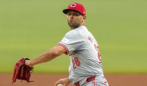 Martinez lanza 7 episodios de 2 hits y Rojos vencen a Bravos