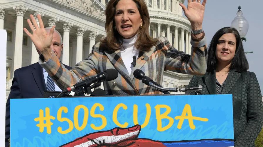Cinco republicanos piden explicaciones a Biden por la llegada de un exfuncionario cubano