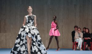 Carolina Herrera expone en Nueva York una colección floral con un guiño a Georgia O´Keeffe