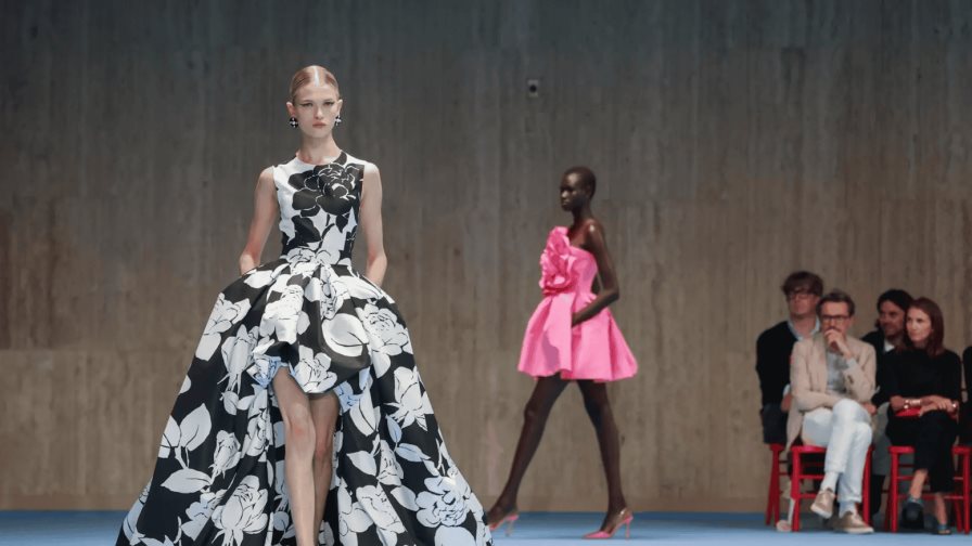 Carolina Herrera expone en Nueva York una colección floral con un guiño a Georgia O’Keeffe