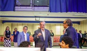 Luis Abinader visita RTVD e inaugura modernos equipos