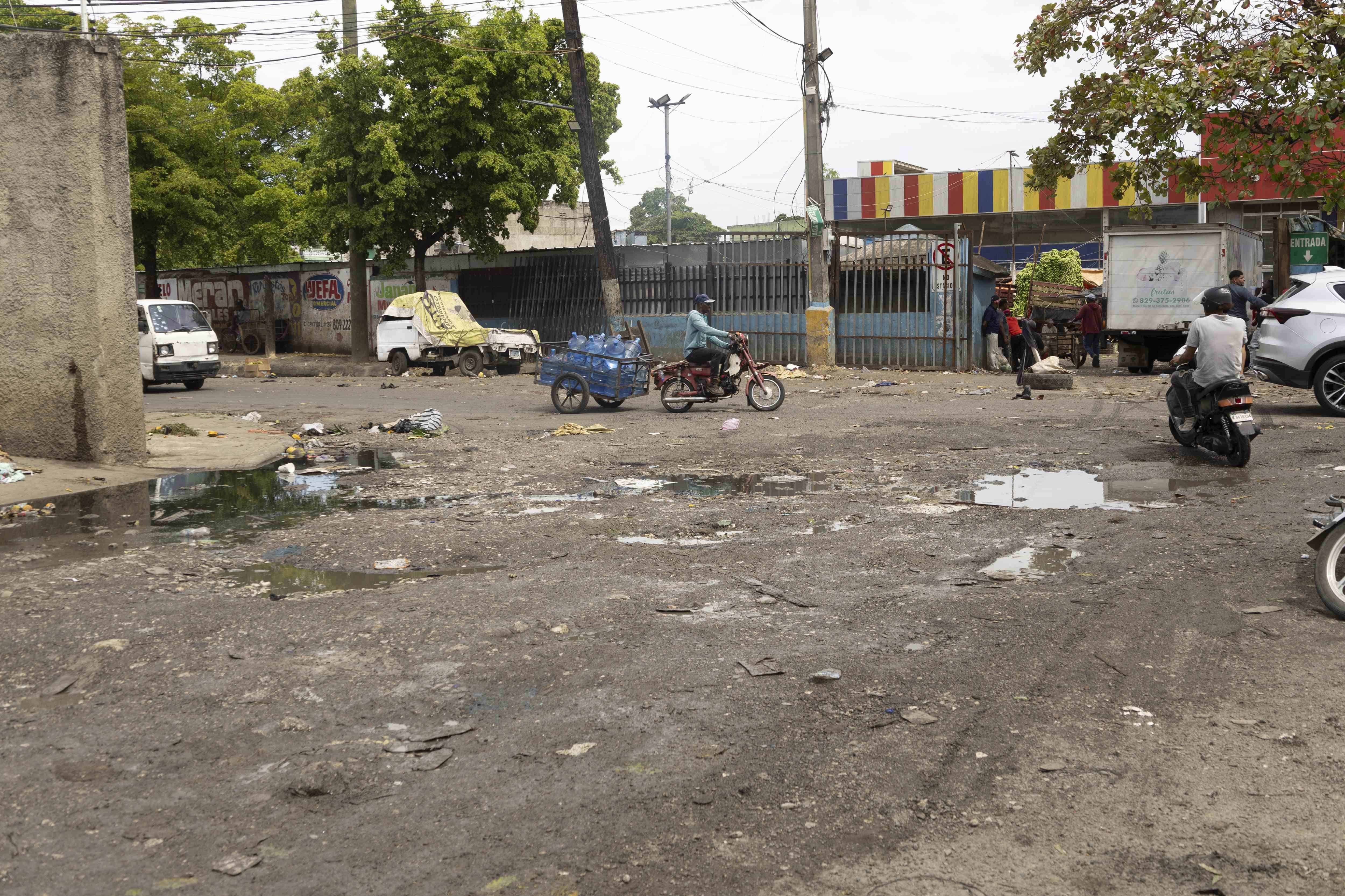 Las calles requieren ser asfaltadas.