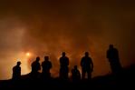 Pronóstico de clima más fresco da esperanzas en la lucha contra un intenso incendio en California Pronóstico de clima más fresco da esperanzas en la lucha contra un intenso incendio en California