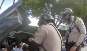 Entrenadores y jugadores de Dolphins condenan imágenes de detención de Tyreek Hill