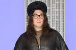 El hijo de John Lennon invita a meditar con el tema de su padre Mind Games