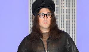 El hijo de John Lennon invita a meditar con el tema de su padre Mind Games