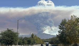 Incendios forestales avanzan en el oeste de EE.UU. y cubre Los &Aacute;ngeles de humo